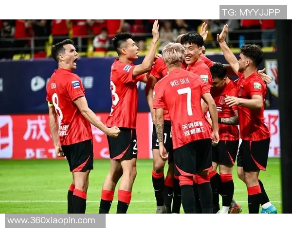 足球场上因撞人而引发争议的球星盘点及事件回顾